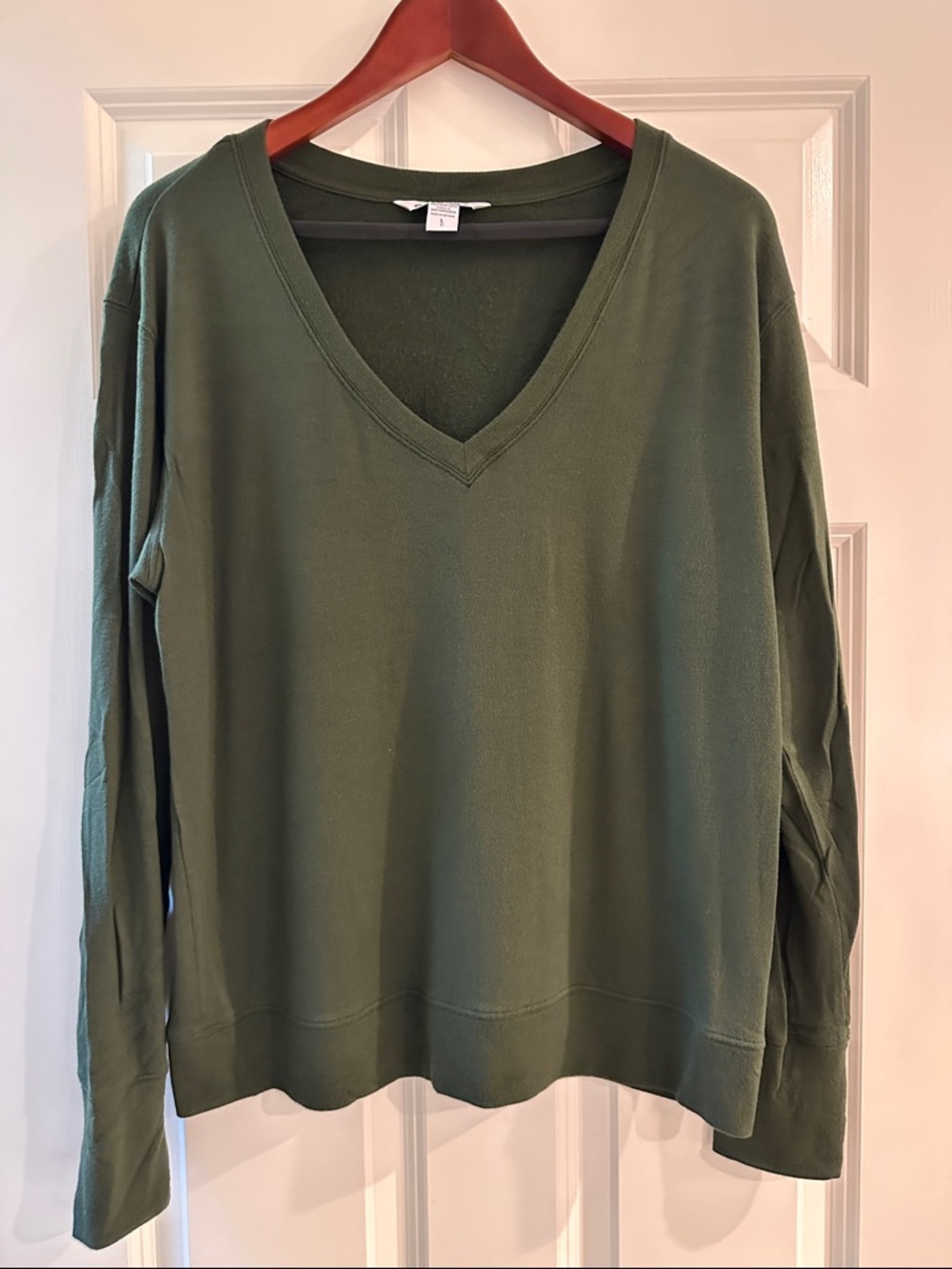 Athleta Green V-Neck Long Sleeve Top - Casual Pullover
